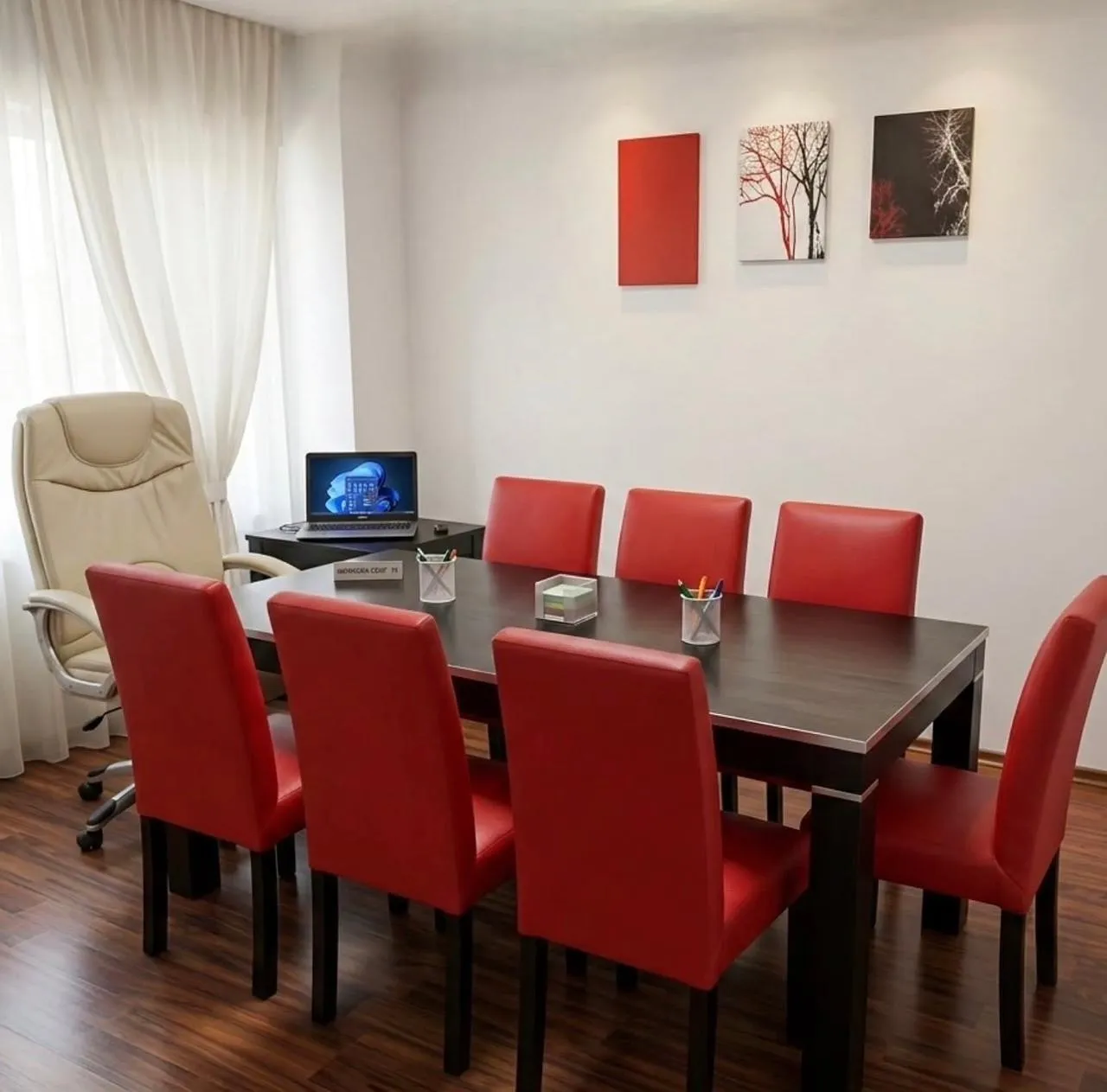 Sala de reuniones del estudio en Montevideo 184, PB “B”, Ciudad de Buenos Aires
